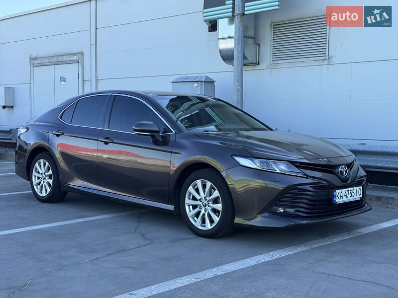 Toyota Camry 2019