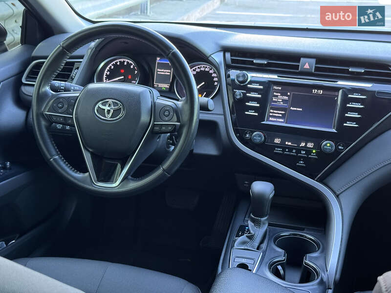 Toyota Camry 2019