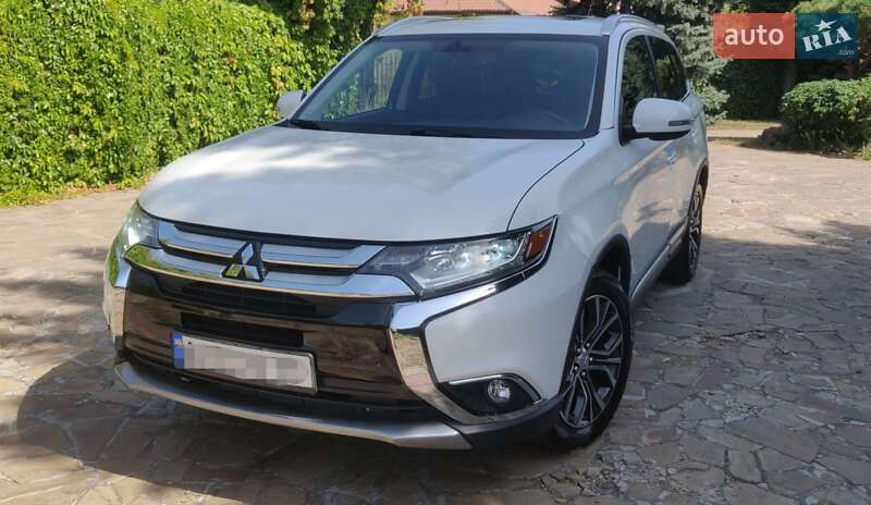 Mitsubishi Outlander 2016