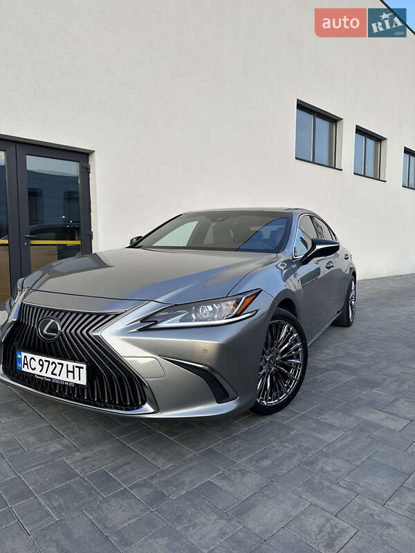 Lexus ES 2021