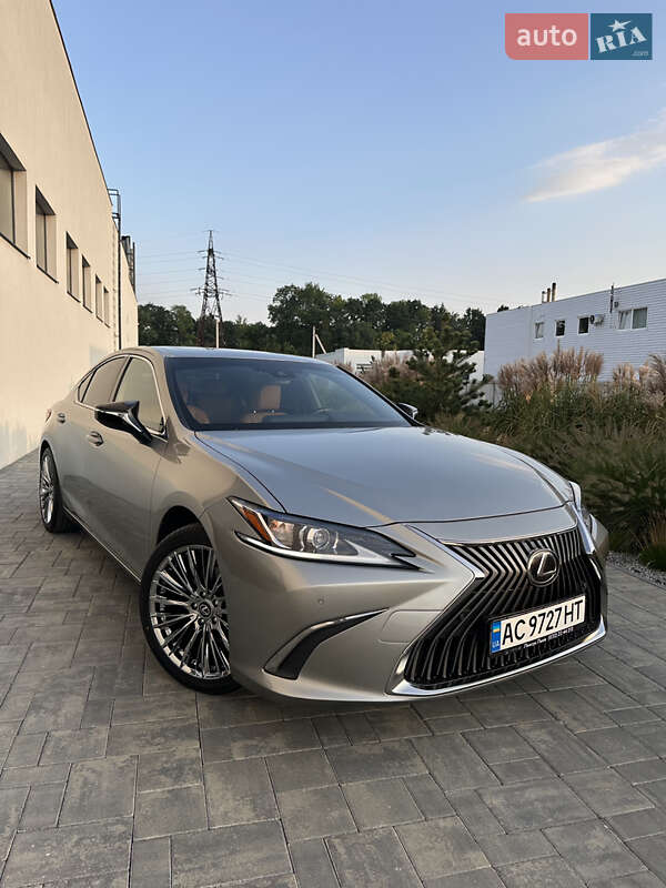 Lexus ES 2021