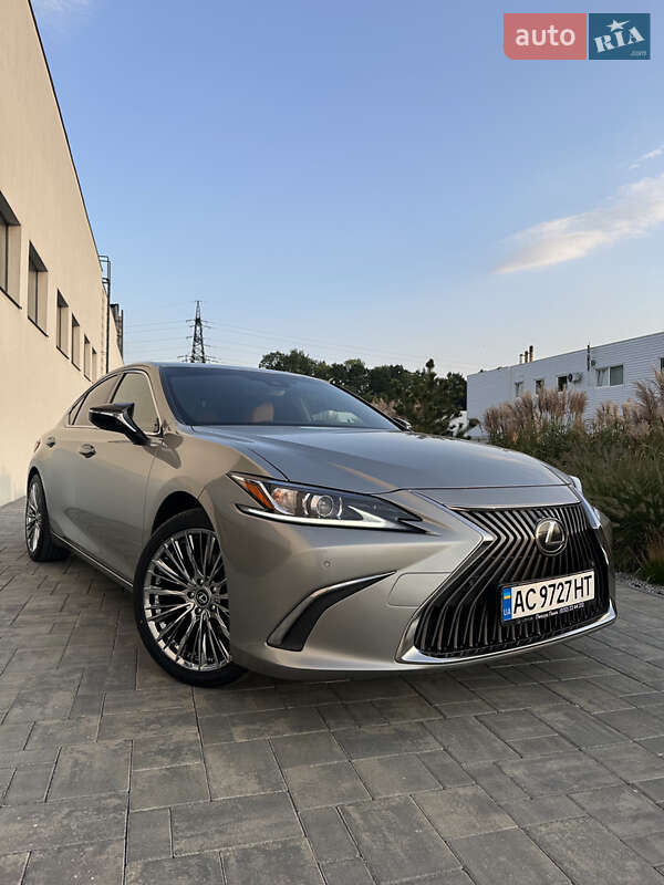 Lexus ES 2021