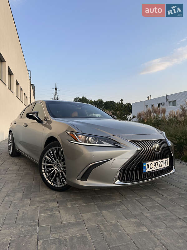 Lexus ES 2021