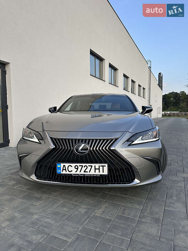 Lexus ES 2021