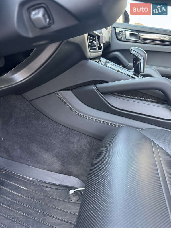 Porsche Cayenne 2020