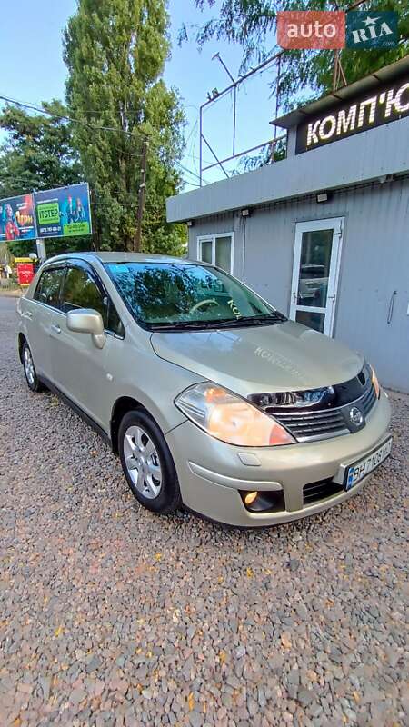 Nissan TIIDA 2008
