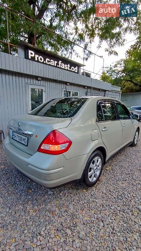 Nissan TIIDA 2008