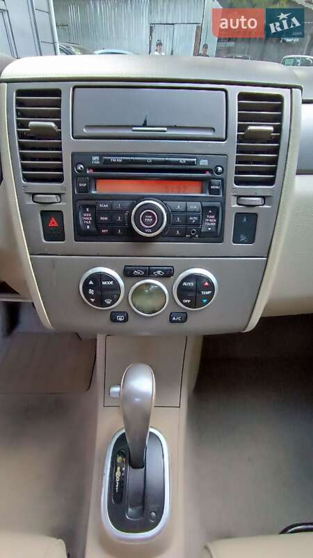 Nissan TIIDA 2008