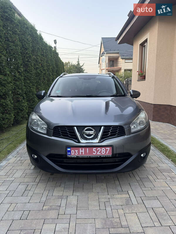 Nissan-25