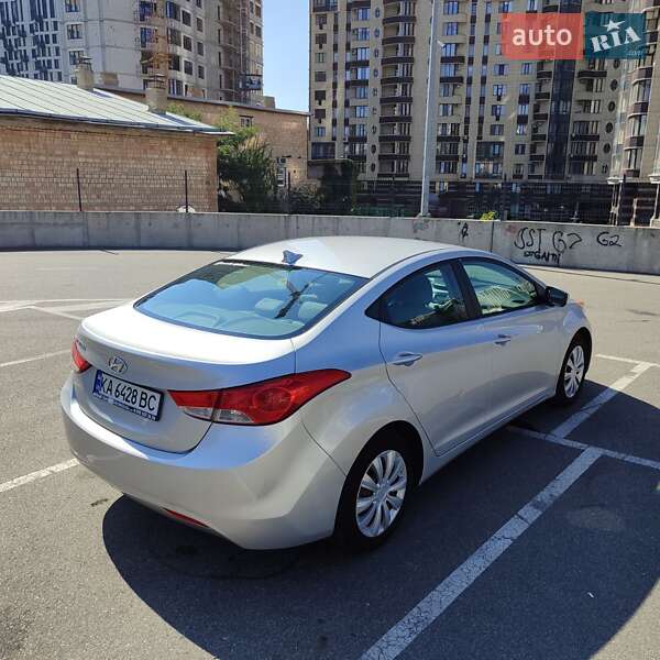 Hyundai Elantra 2012