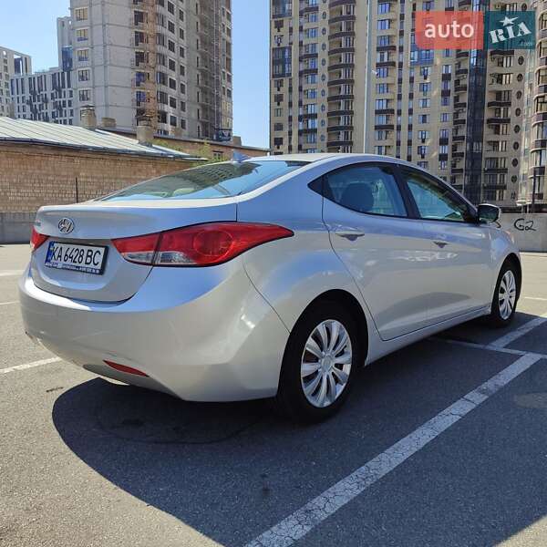 Hyundai Elantra 2012