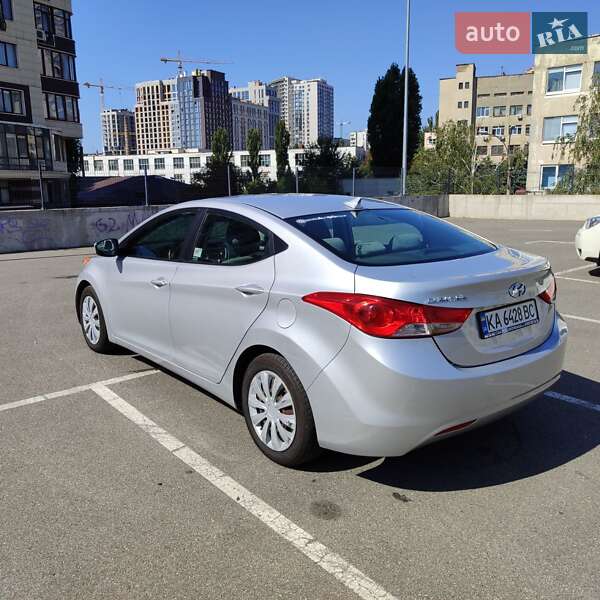 Hyundai Elantra 2012