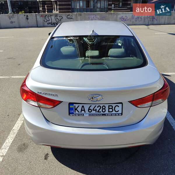 Hyundai Elantra 2012