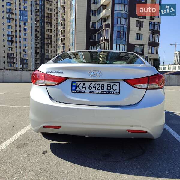 Hyundai Elantra 2012