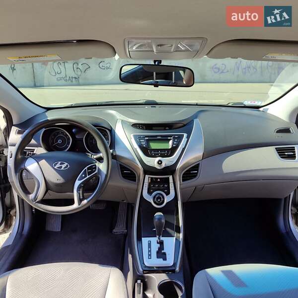 Hyundai Elantra 2012