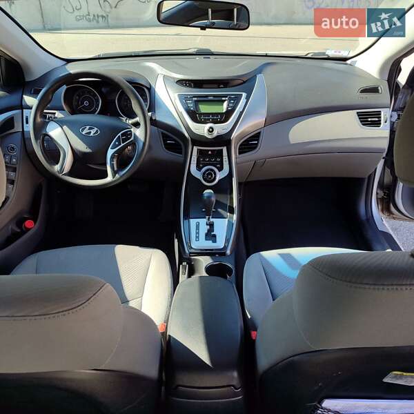 Hyundai Elantra 2012