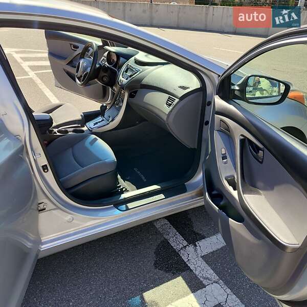 Hyundai Elantra 2012