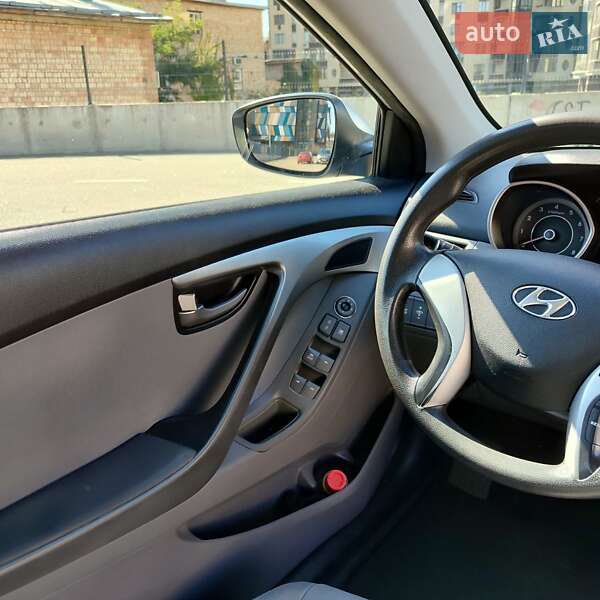 Hyundai Elantra 2012