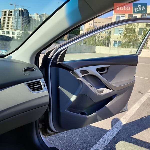 Hyundai Elantra 2012