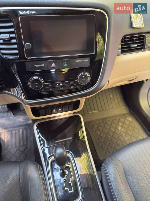 Mitsubishi Outlander 2017