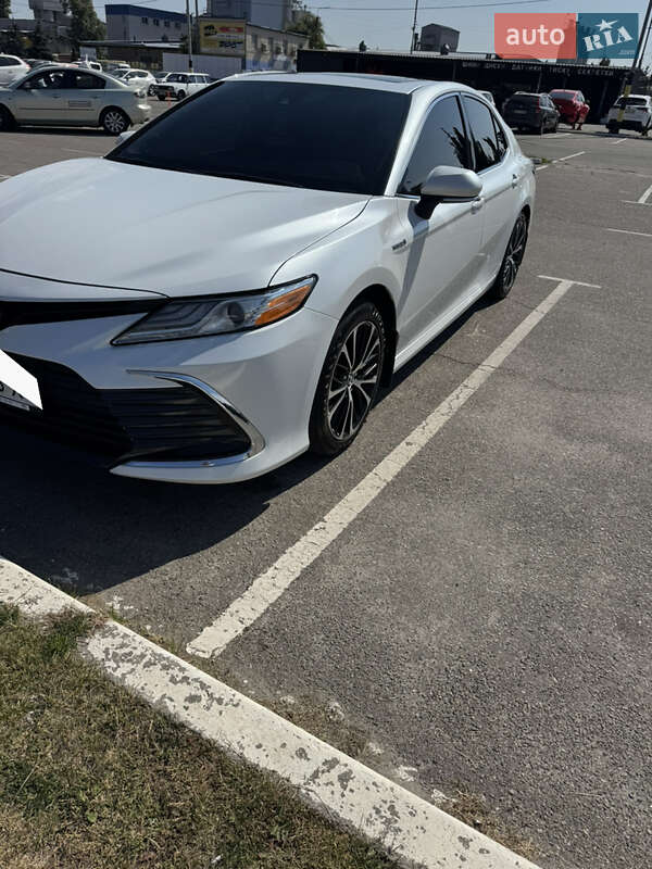 Toyota Camry 2021