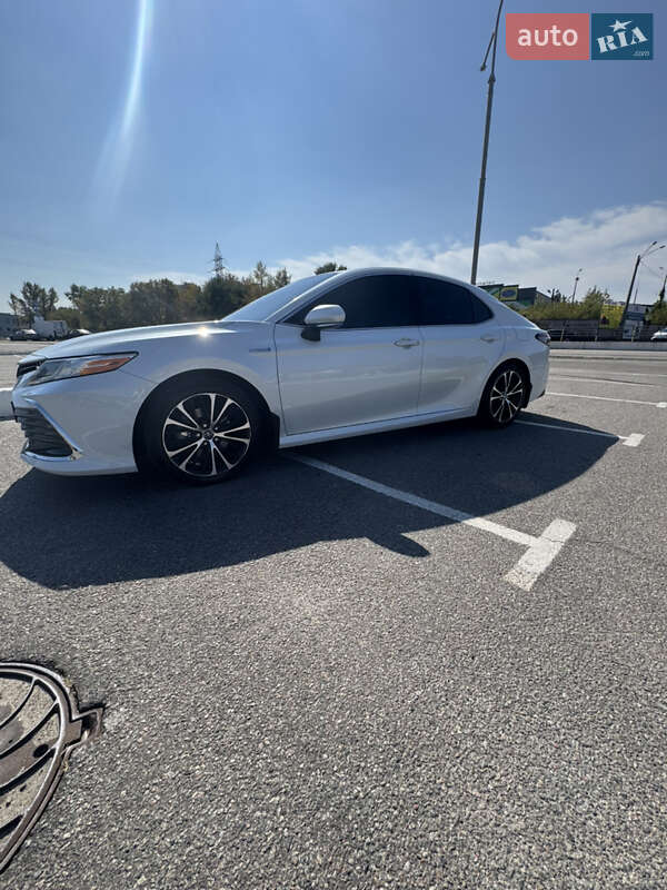 Toyota Camry 2021