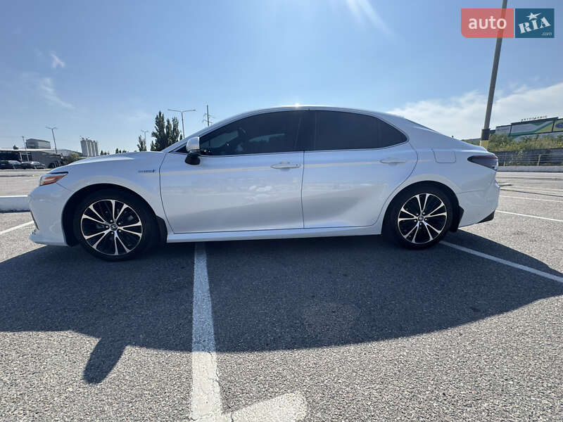 Toyota Camry 2021