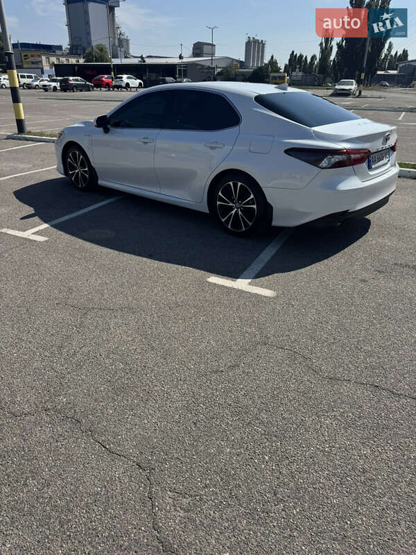 Toyota Camry 2021