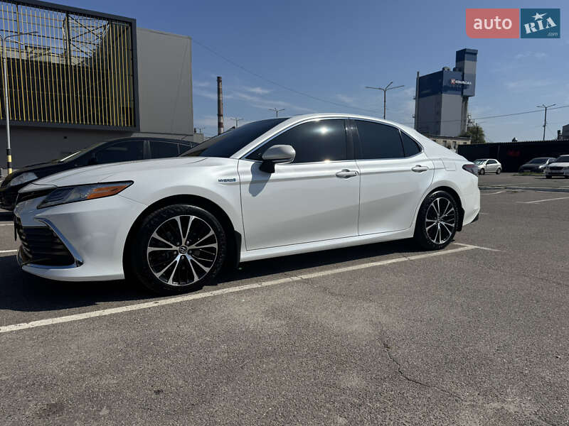 Toyota Camry 2021