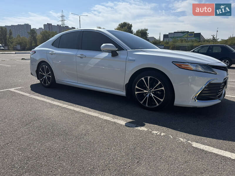 Toyota Camry 2021
