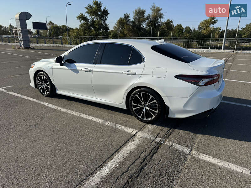 Toyota Camry 2021