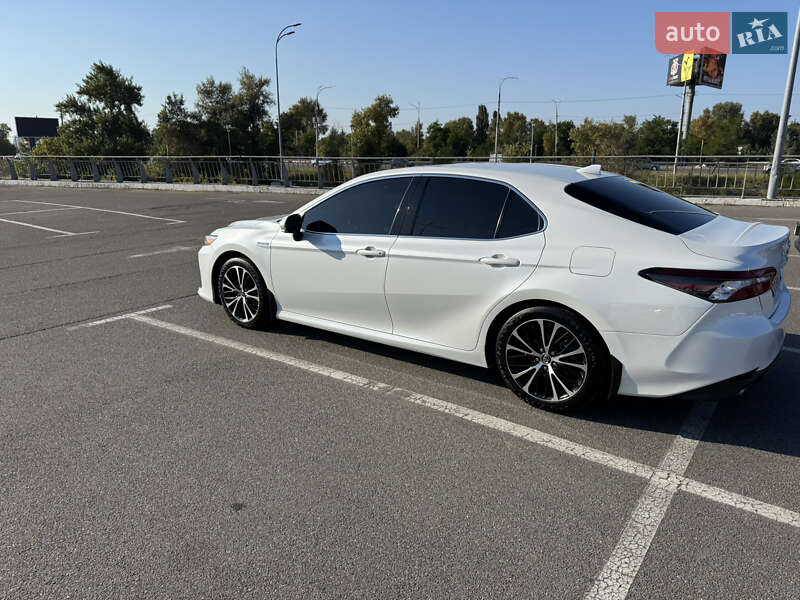 Toyota Camry 2021