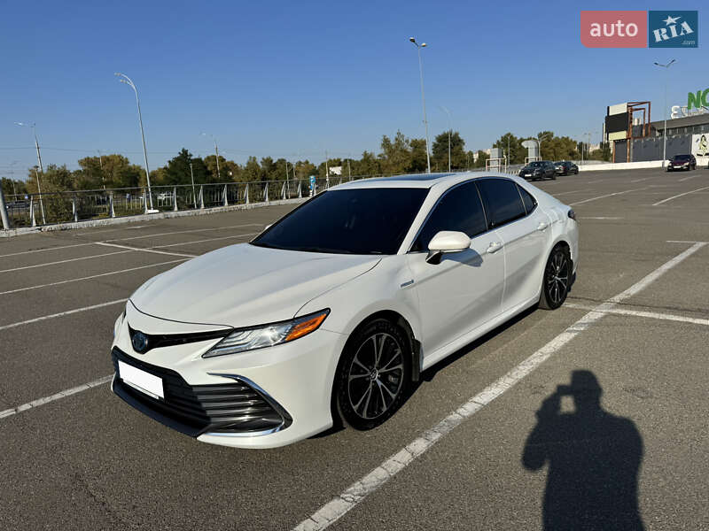 Toyota Camry 2021