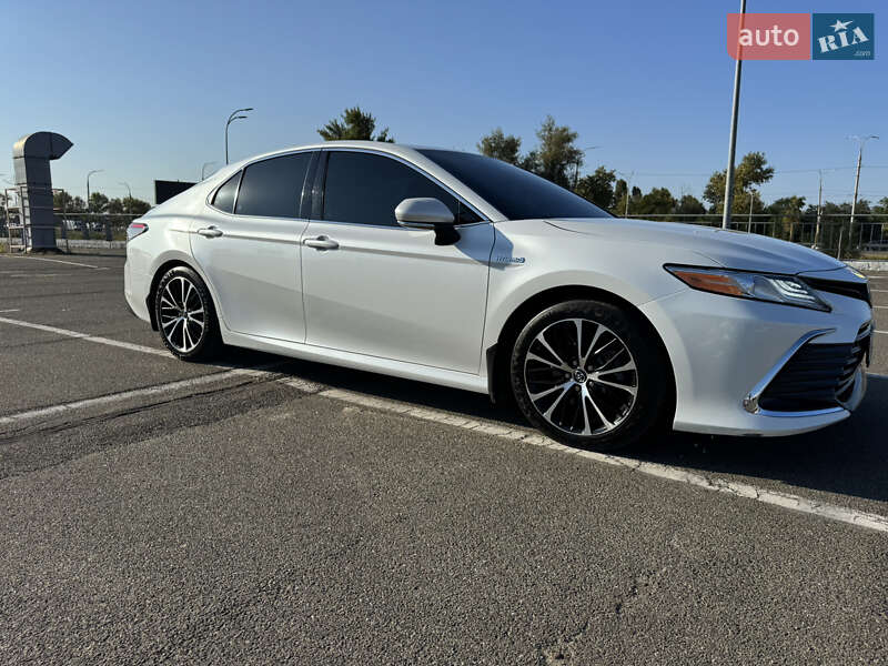 Toyota Camry 2021