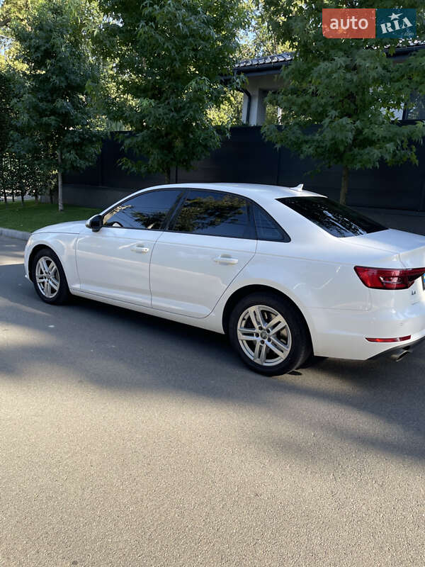 Audi A4 2015