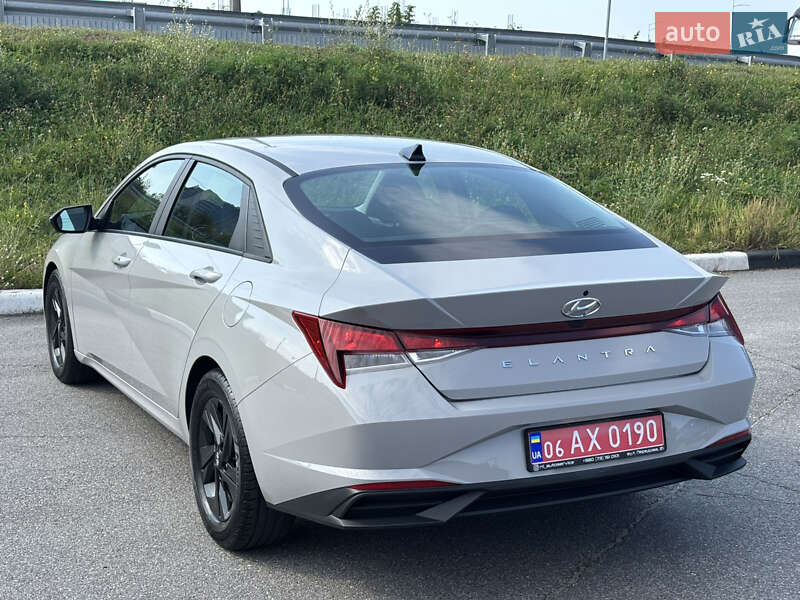 Hyundai Elantra 2021