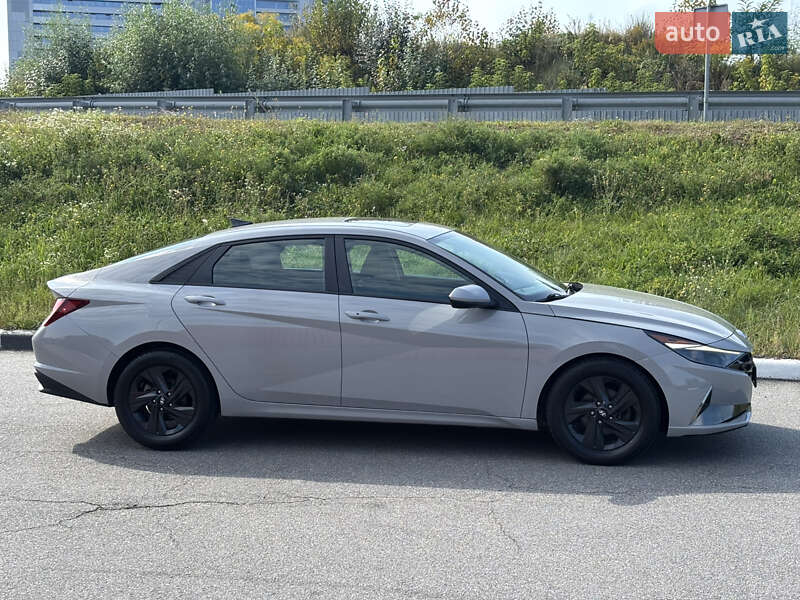 Hyundai Elantra 2021