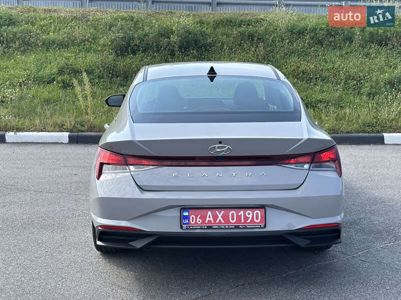 Hyundai Elantra 2021