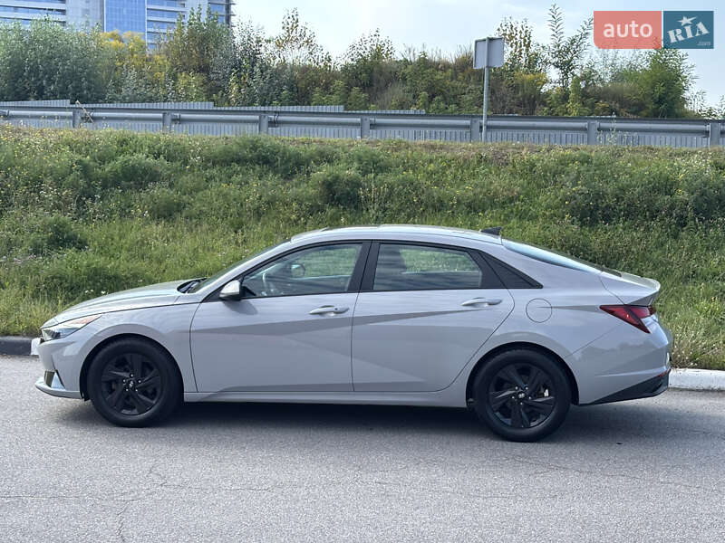 Hyundai Elantra 2021