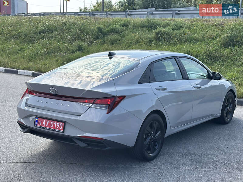 Hyundai Elantra 2021