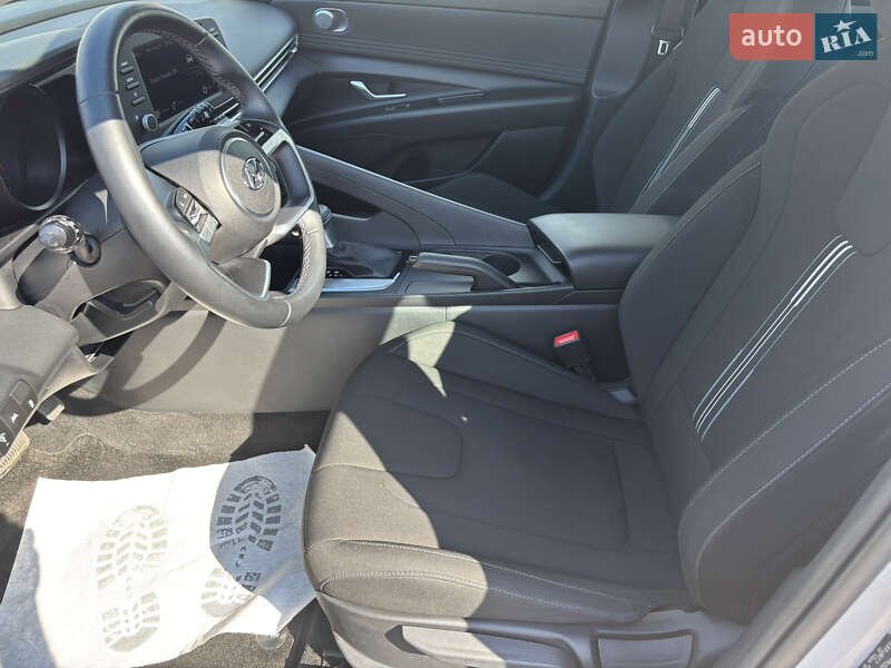 Hyundai Elantra 2021