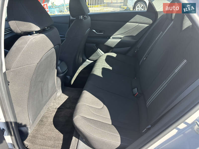 Hyundai Elantra 2021