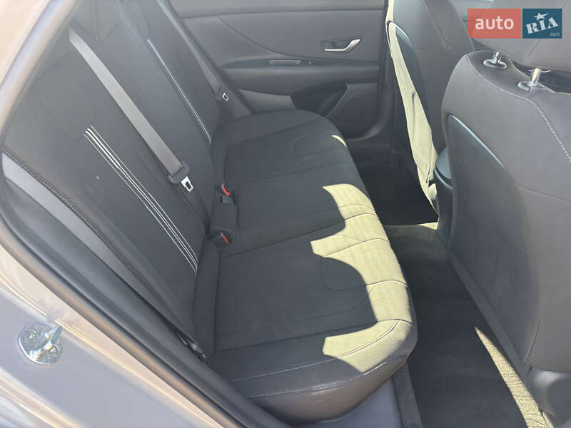 Hyundai Elantra 2021