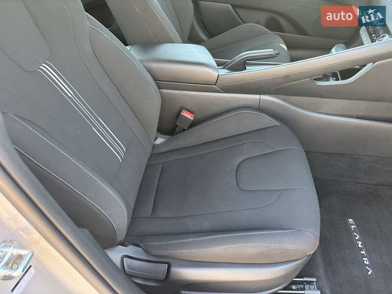 Hyundai Elantra 2021