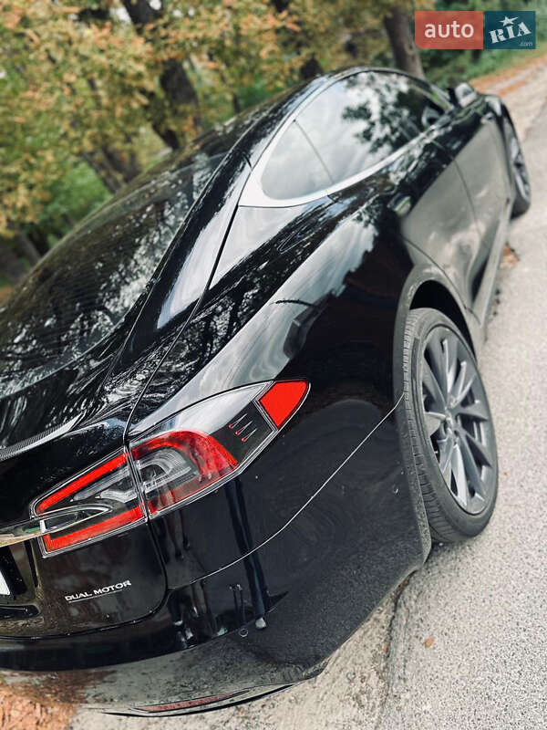 Tesla Model S 2020