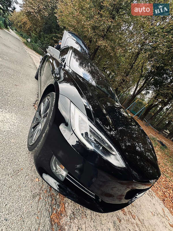 Tesla Model S 2020