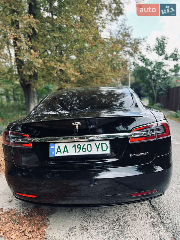 Tesla Model S 2020