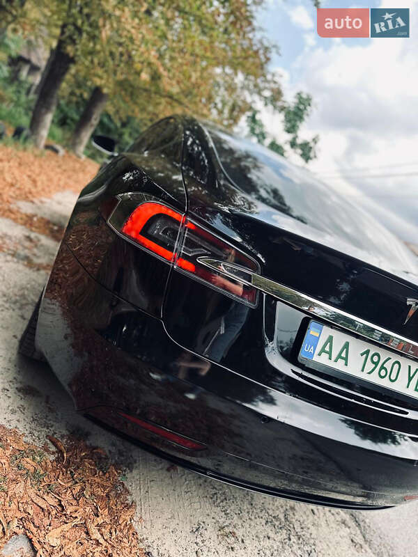 Tesla Model S 2020