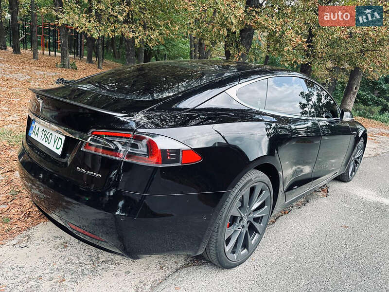 Tesla Model S 2020