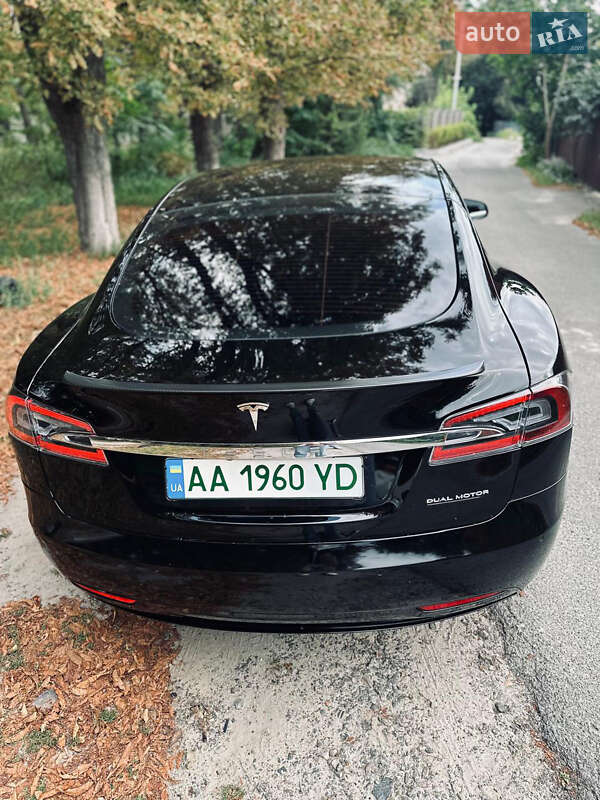 Tesla Model S 2020